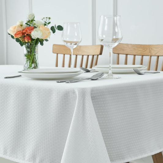 maxmill Weaved Texture Tablecloth Water Resistance Antiwrinkle Spillproof Soft Washable Table Cloth for Dining Room, Buffet Banquet Parties Holiday Dinner, Rectangular 60 x 108 Inch, White
