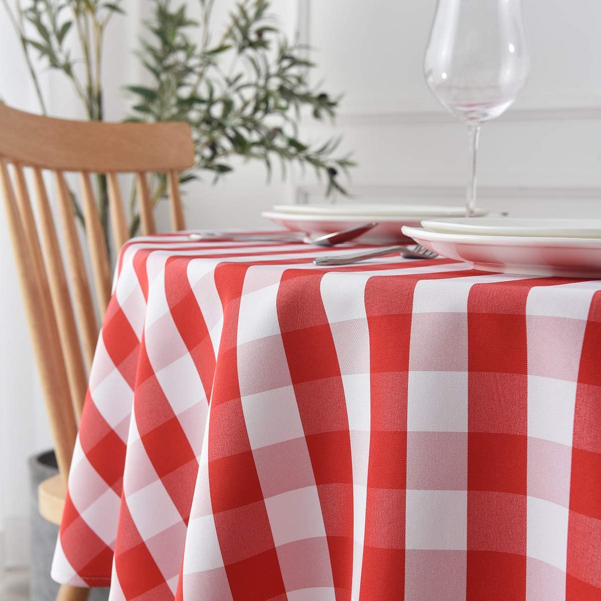 maxmill Round Checkered Tablecloth Spillproof Wrinkle Free Heavy Weight Gingham Table Cloth for Circular Table Cover Buffalo Plaid for Buffet Banquet Parties Holiday Dinner 70 Inch Red and White
