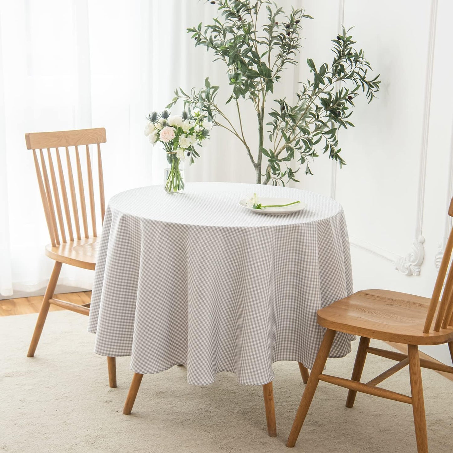 maxmill Round Checkered Tablecloth Spillproof Wrinkle Free Heavy Weight Gingham Table Cloth for Circular Table Cover Buffalo Plaid for Buffet Banquet Parties Holiday Dinner 70 Inch Grey White