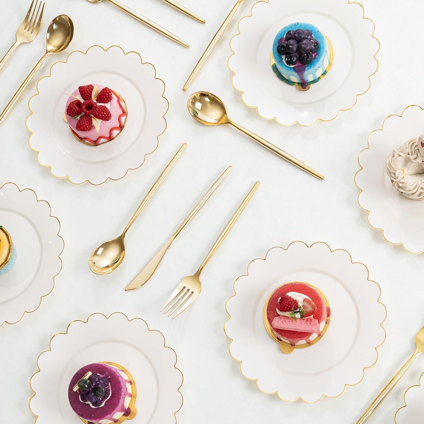 LIYH 100 Pcs Ivory Plastic Plates with Gold Rim- Dessert Plates 7.5" Disposable Scalloped Fancy Gold Plastic Plate, Baby Shower Cake Plate Party Tableware Dishes