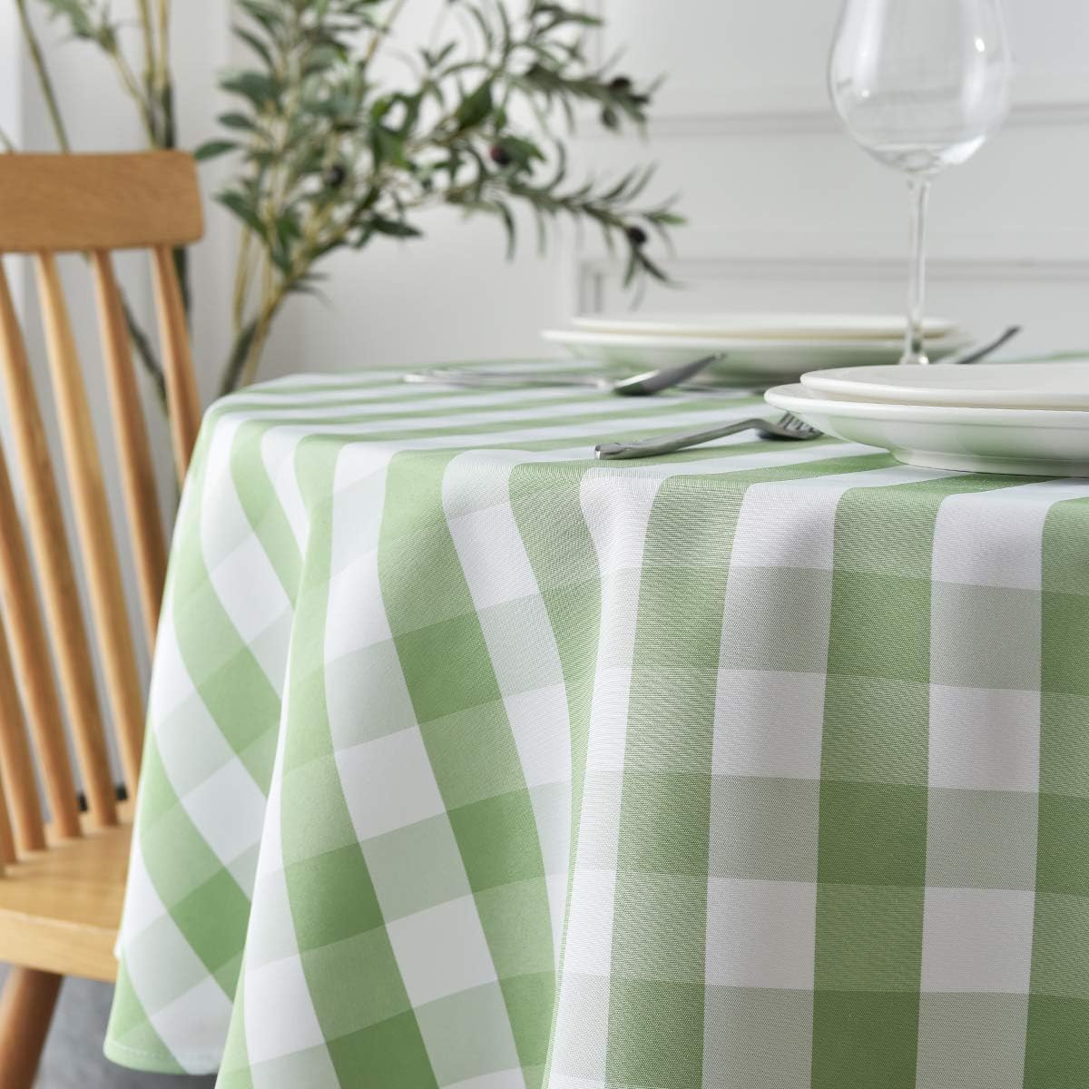 maxmill Round Checkered Tablecloth Spillproof Wrinkle Free Heavy Weight Gingham Table Cloth for Circular Table Cover Buffalo Plaid for Buffet Banquet Parties Holiday Dinner 70 Inch Mint and White