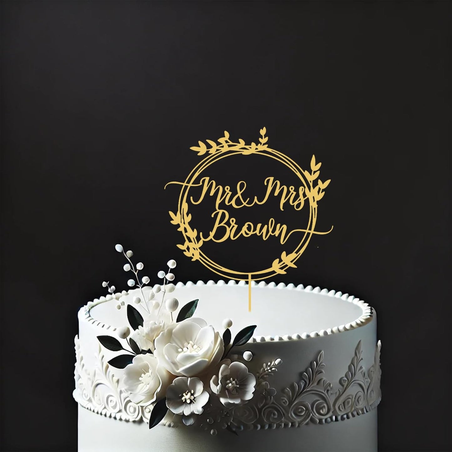 Elegant Customizable Wedding Cake Topper with Wreath and Heart, Decorating the Perfect Wedding Cake