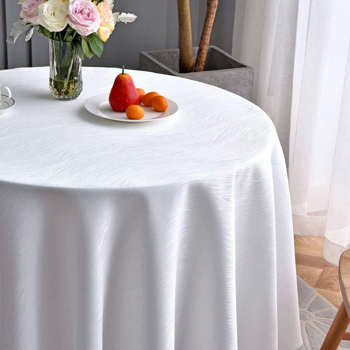 maxmill Round Jacquard Tablecloths Swirl Pattern Spillproof Wrinkle Free Heavy Weight Soft Table Cloth for Circular Table Cover of Buffet Banquet Parties Holiday Dinner Round 90 Inch White