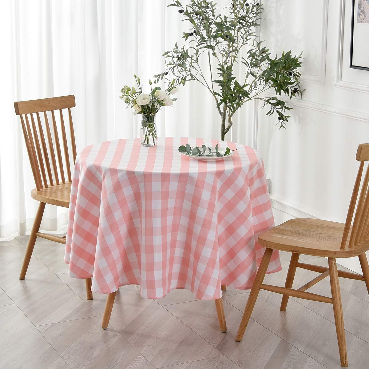 maxmill Round Checkered Tablecloth Spillproof Wrinkle Free Heavy Weight Gingham Table Cloth for Circular Table Cover Buffalo Plaid for Buffet Banquet Parties Holiday Dinner 70 Inch Pink and White