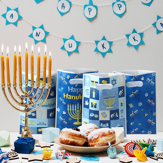 vueuKiGE Hanukkah Gift Bags, 100 PCS Hanukkah Treat Bags with Handles, 7x9.8 Inch Plastic Chanukah Gift Goodie Candy Cookie Bag Jewish Themed Party Favor Bag for Hanukkahs Party Decorations Supplies