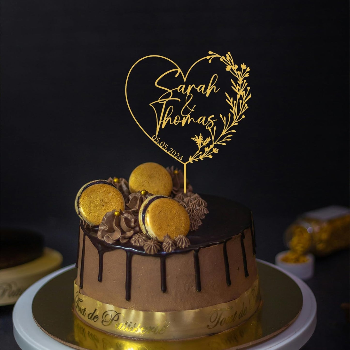 Customized Wedding Cake Topper, Custom Name and Date Cake Toppers, Wedding Cake Topper with Wreath and Heart, Ideal for Wedding and Anniversary Cakes, Cake Topper for Couple, Wedding, Engagements