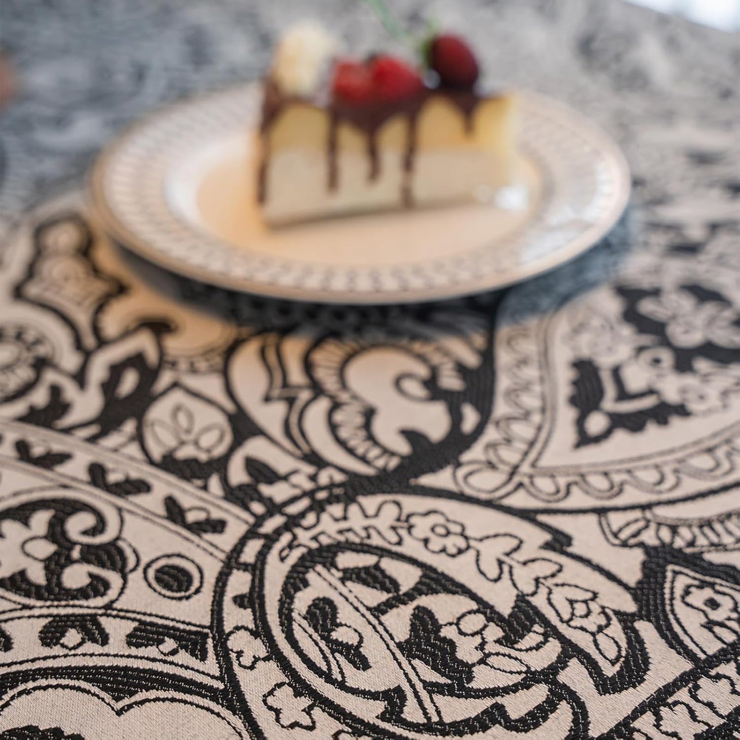 ENJOYBRIDAL Black Paisley Tablecloth - 60 x 102 Inch - Waterproof Vintage Table Cloth Rectangle Farmhouse Jacquard Dining Table Cover 8-10 Seats Picnic Patterns Camping Washable Furniture Protector