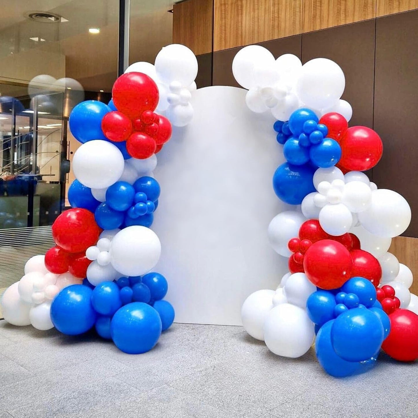 Paready Red and Blue Latex Balloons, 30 Pcs 12 Inch White and Red Blue Confetti Balloons with Ribbons for 4th of July Independence Day Birthday Baby Shower American Party Graduation Decoration