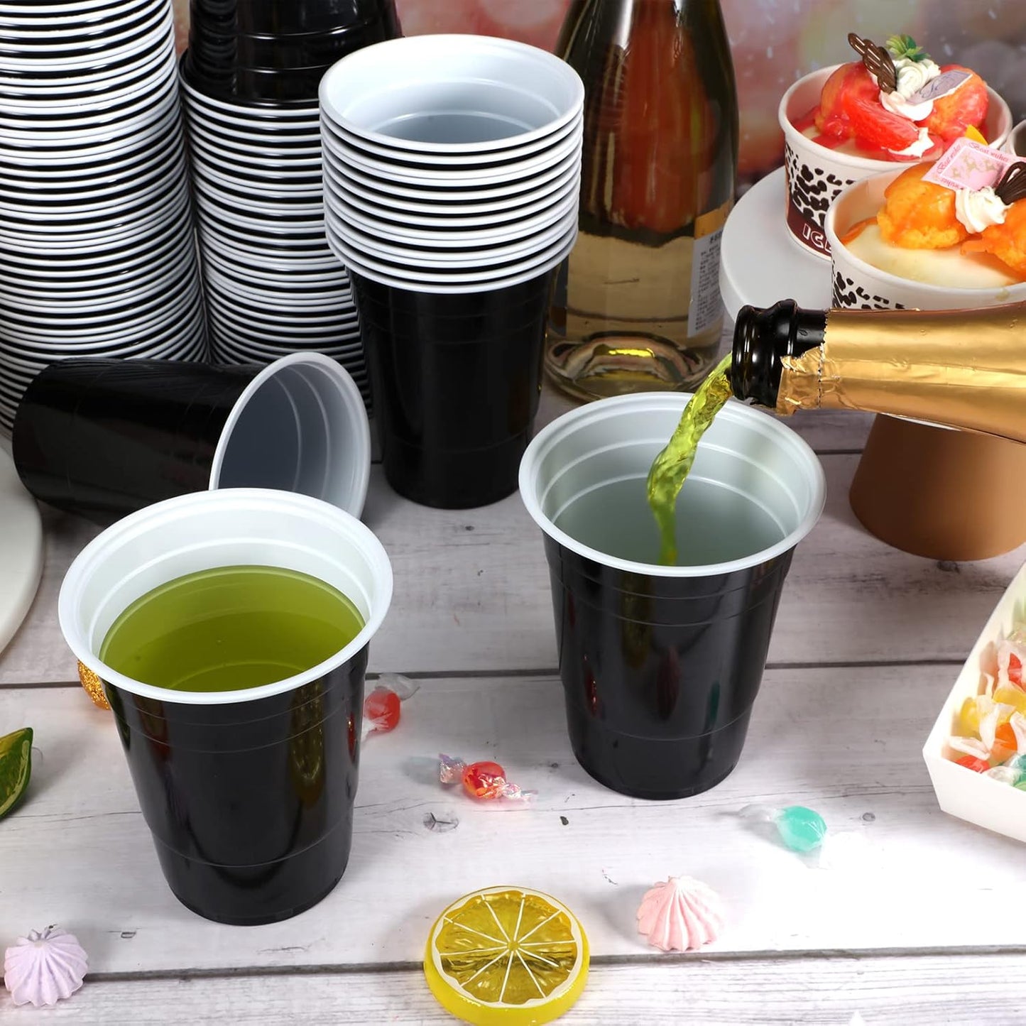 Lounsweer 100 Pack 16 Ounce Christmas Plastic Party Cups Disposable Heavy Duty Drinking Water Cups for Holiday Christmas Festival Wedding New Year Birthday Party Supplies(Black, White)