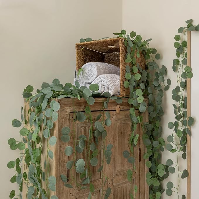 CQURE 32Pcs Eucalyptus Garland,Artificial Eucalyptus Leaves Table Greenery Garland Wreath Vines for Wedding Party Table Bedroom Wall Room Decor