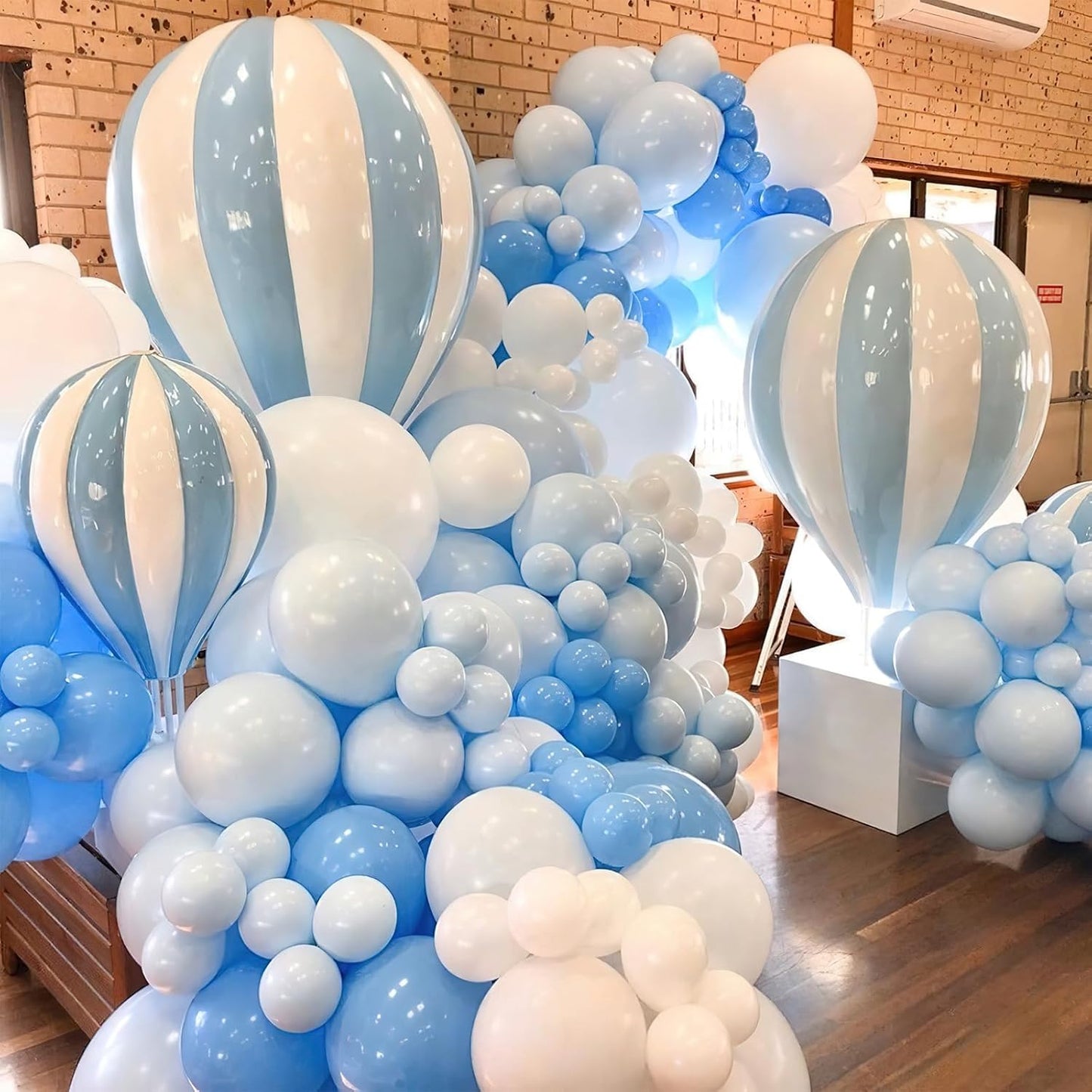PartyWoo Light Blue Balloons 140 pcs Different Sizes of 18 12 10 5 Inch Baby Pastel Sky Aqua Blue Balloon Arch Kit Garland for Graduation Baby Shower Gender Reveal Birthday Party Decorations Blue-Y4