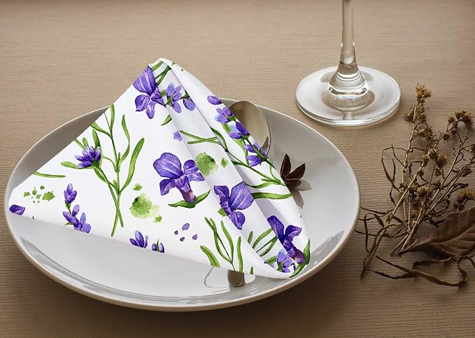 Yibeas Lavender Flowers and Leaves Cloth Napkins Dinner Table Napkins Watercolor Decorative Floral Purple and Green Washable Reusable Napkins Set of 4 Home Holiday Party Wedding
