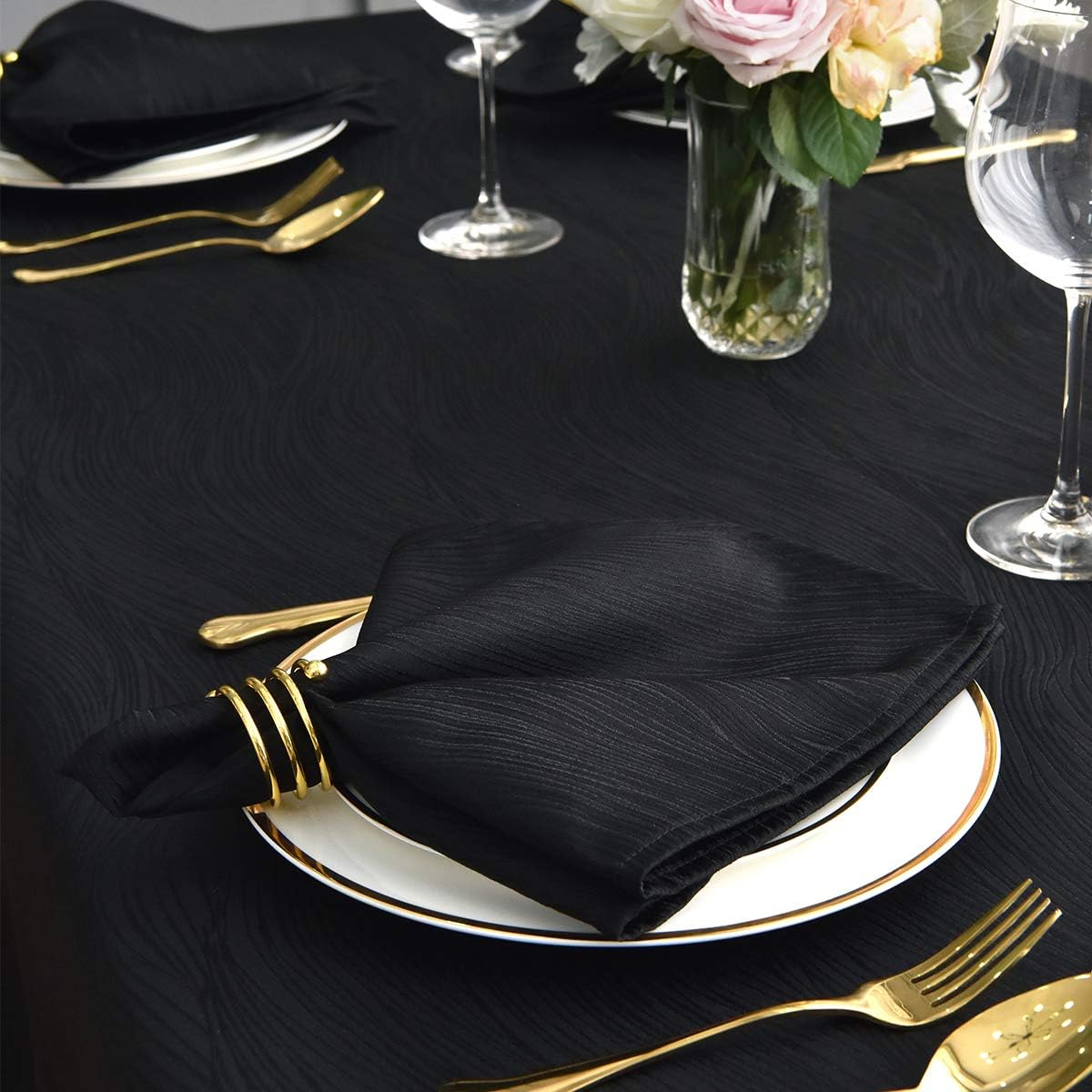 maxmill Jacquard Cloth Napkins 20 x 20 Inch Swirl Pattern 4 Packs Solid Washable Polyester Comfortable for Restaurant Family Dinners Weddings Parties and Banquets Black
