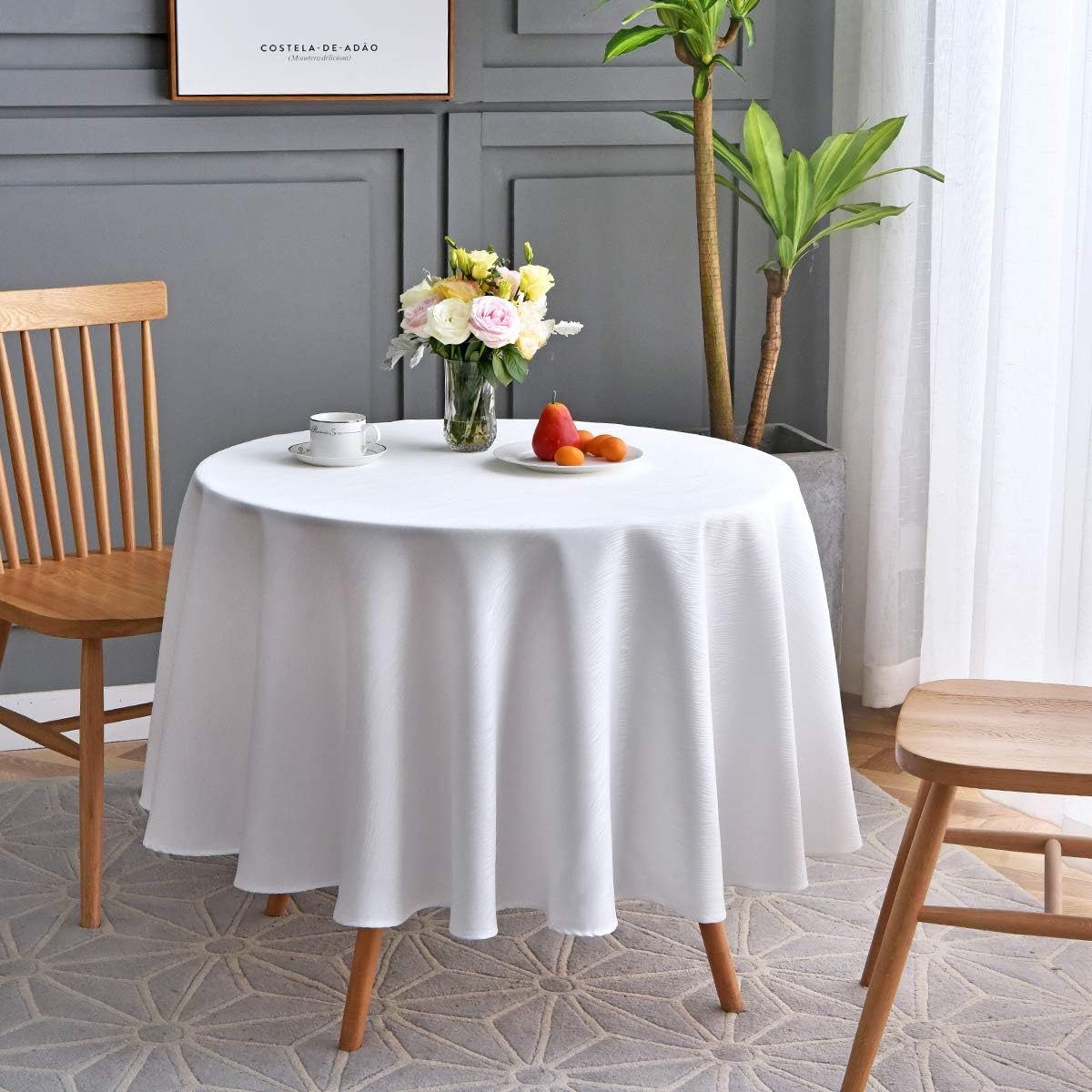 maxmill Round Jacquard Tablecloths Swirl Pattern Spillproof Wrinkle Free Heavy Weight Soft Table Cloth for Circular Table Cover of Buffet Banquet Parties Holiday Dinner Round 90 Inch White