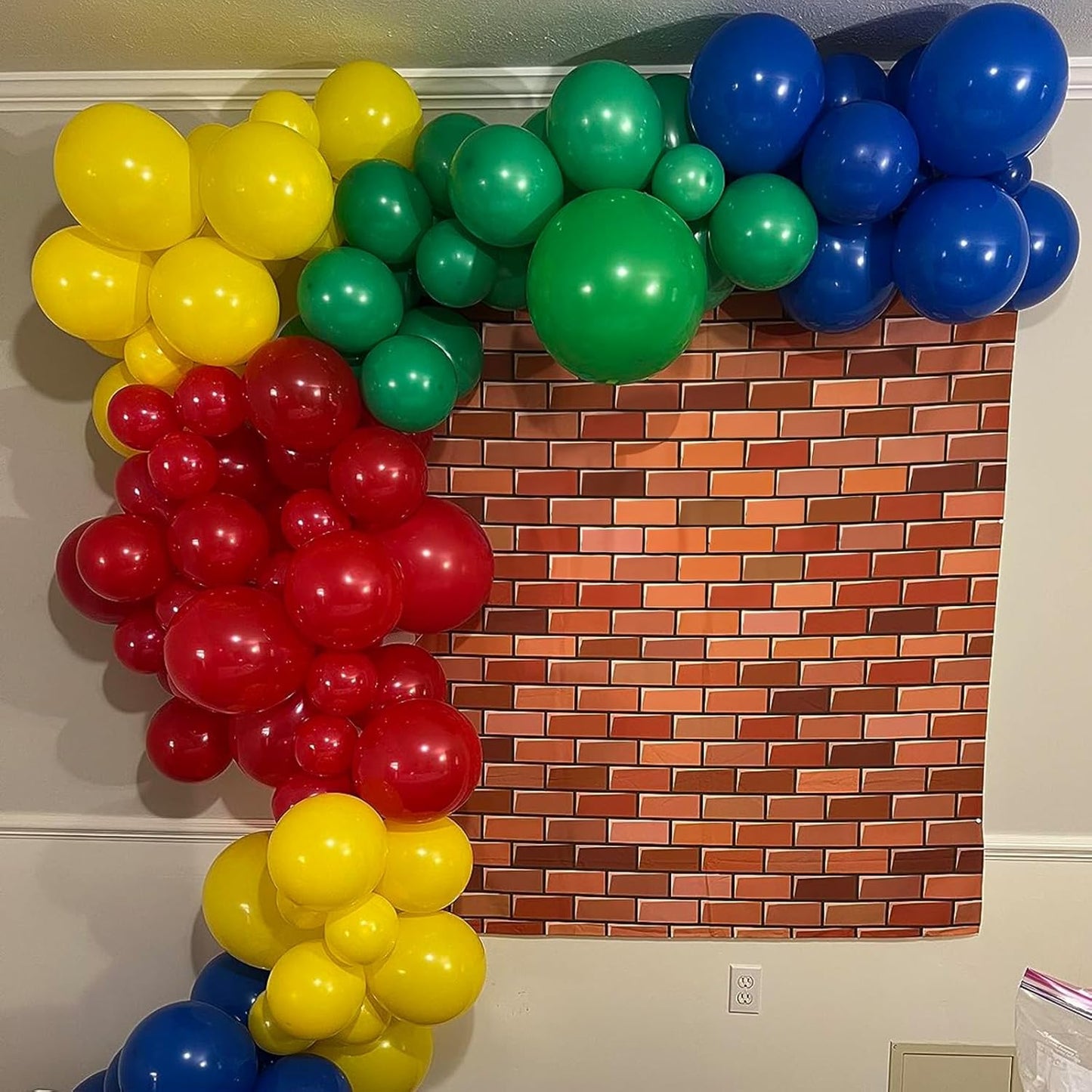 Togvu Red Yellow Blue Balloons, 12 Inch Carnival Circus Balloon, Matte Blue Yellow Red Green Balloons with Colourful Confetti Balloons for Kids Birthday Baby Shower Carnival Theme Party Decoration
