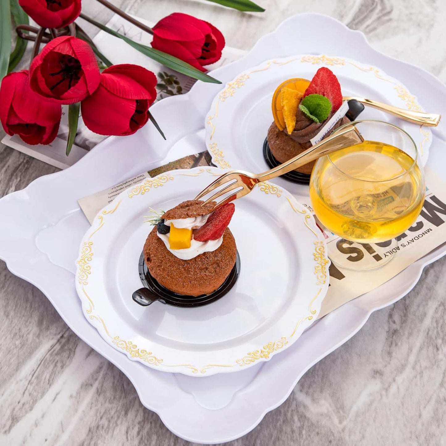 LIYH 200 Pcs Gold Dessert Plates,100 Pcs Appetizer Plates 7.5" and 100 Pcs Gold Plastic Forks 5",Cake Plates,Disposable Salad Plate Wedding Cake Plate Forks Perfect for Parties,Birthdays,Wedding