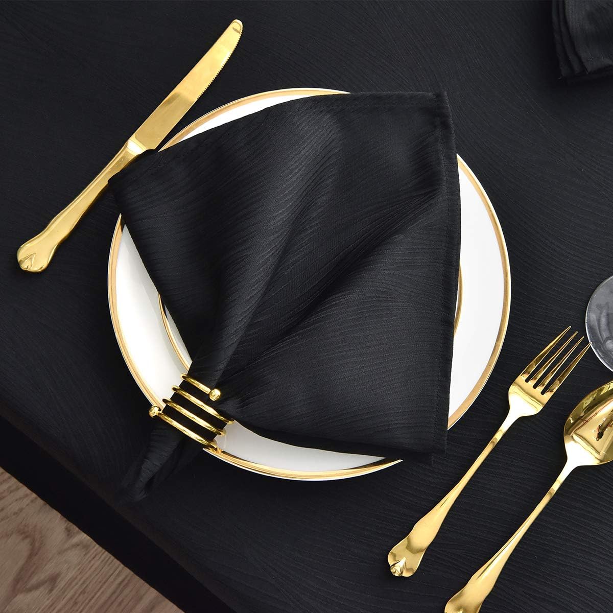 maxmill Jacquard Cloth Napkins 20 x 20 Inch Swirl Pattern 4 Packs Solid Washable Polyester Comfortable for Restaurant Family Dinners Weddings Parties and Banquets Black