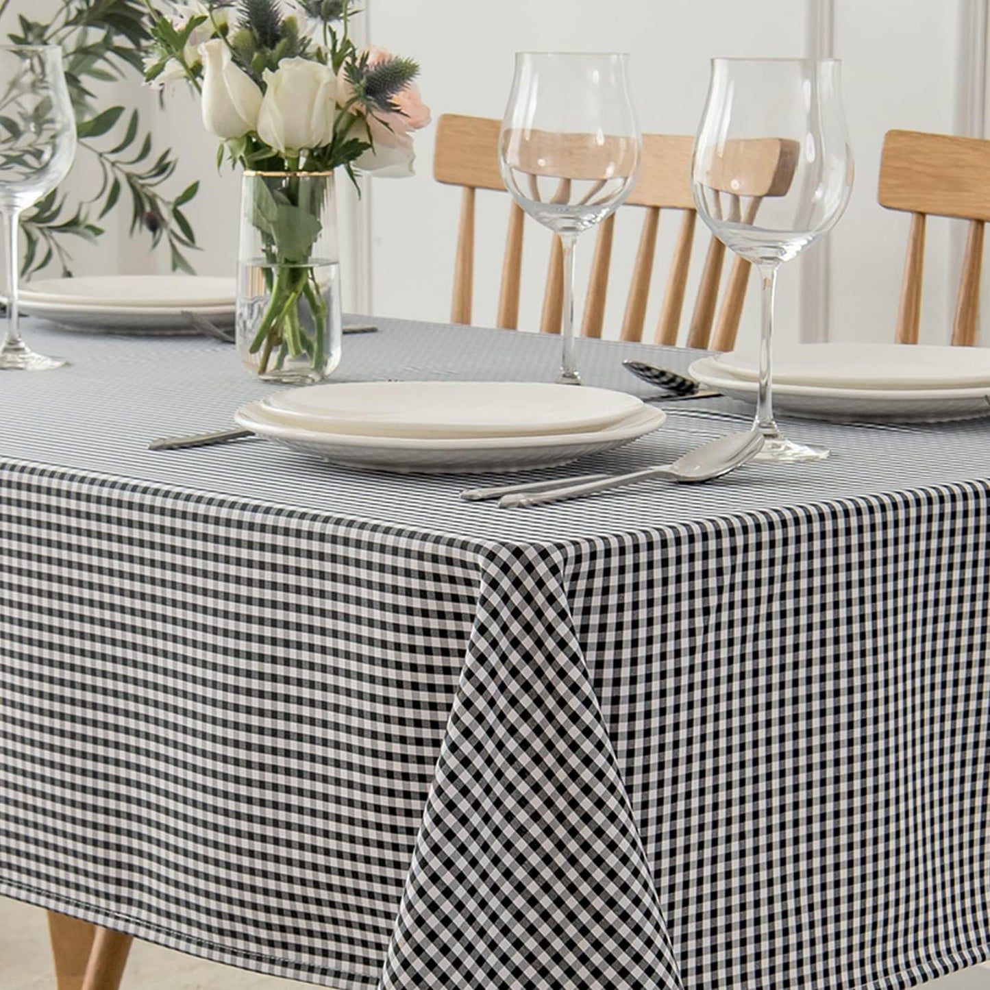 maxmill Square Checkered Tablecloth Water Resistance Antiwrinkle Spillproof Heavy Weight Gingham Table Cloth Buffalo Plaid for Buffet Banquet Parties Event Holiday Dinner 70 x 70 Inch Black White