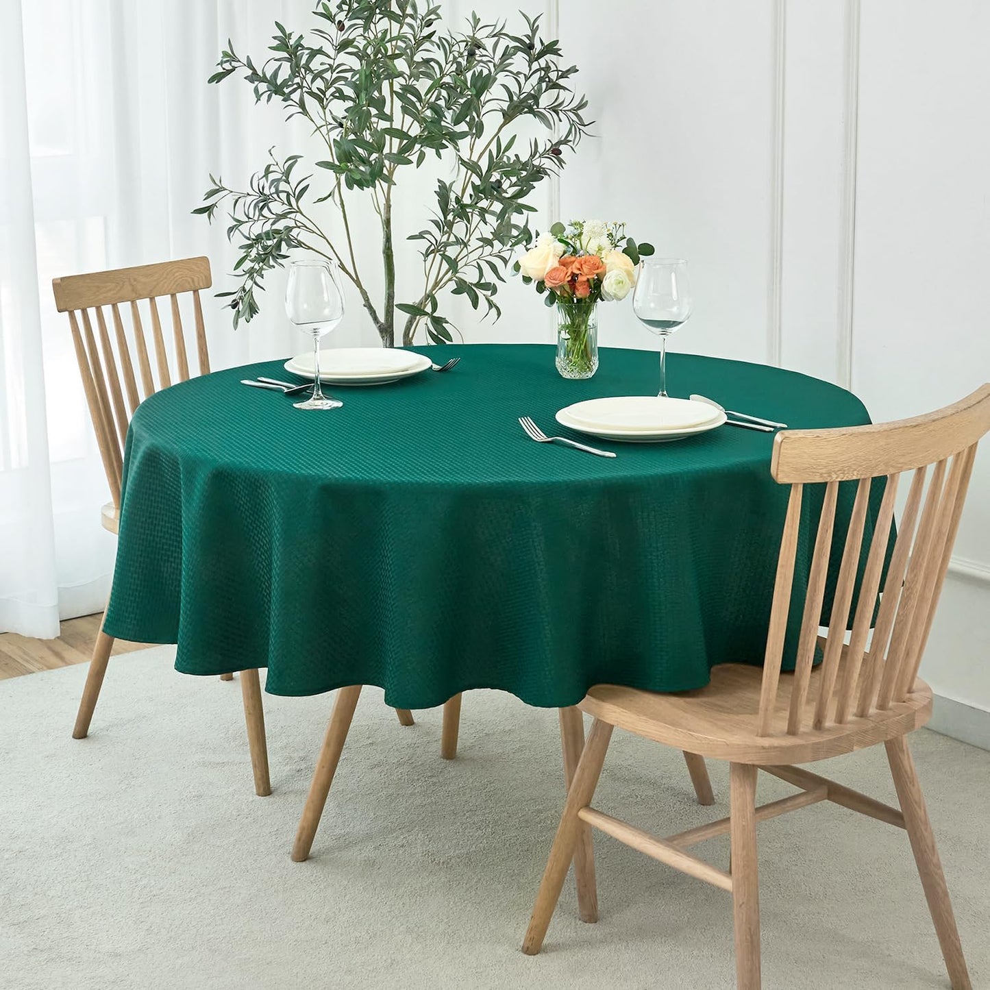 maxmill Round Tablecloth Weaved Texture Design Spill-Proof Wrinkle Free Soft Christmas Table Cloth for Circular Table Cover, for Dining Room Banquet Parties Holiday Dinner, 70 Inch Hunter Green
