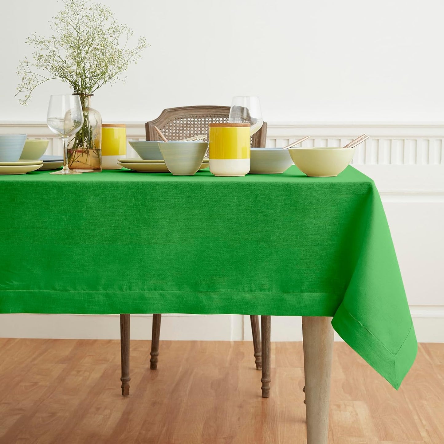 Solino Home Linen Tablecloth for Rectangle Tables 60 x 108 Inch - 100% Pure Linen Kelly Green Table Cloth - Fete, Machine Washable Cloth Tablecloth for Fall, Autumn, Halloween, Christmas