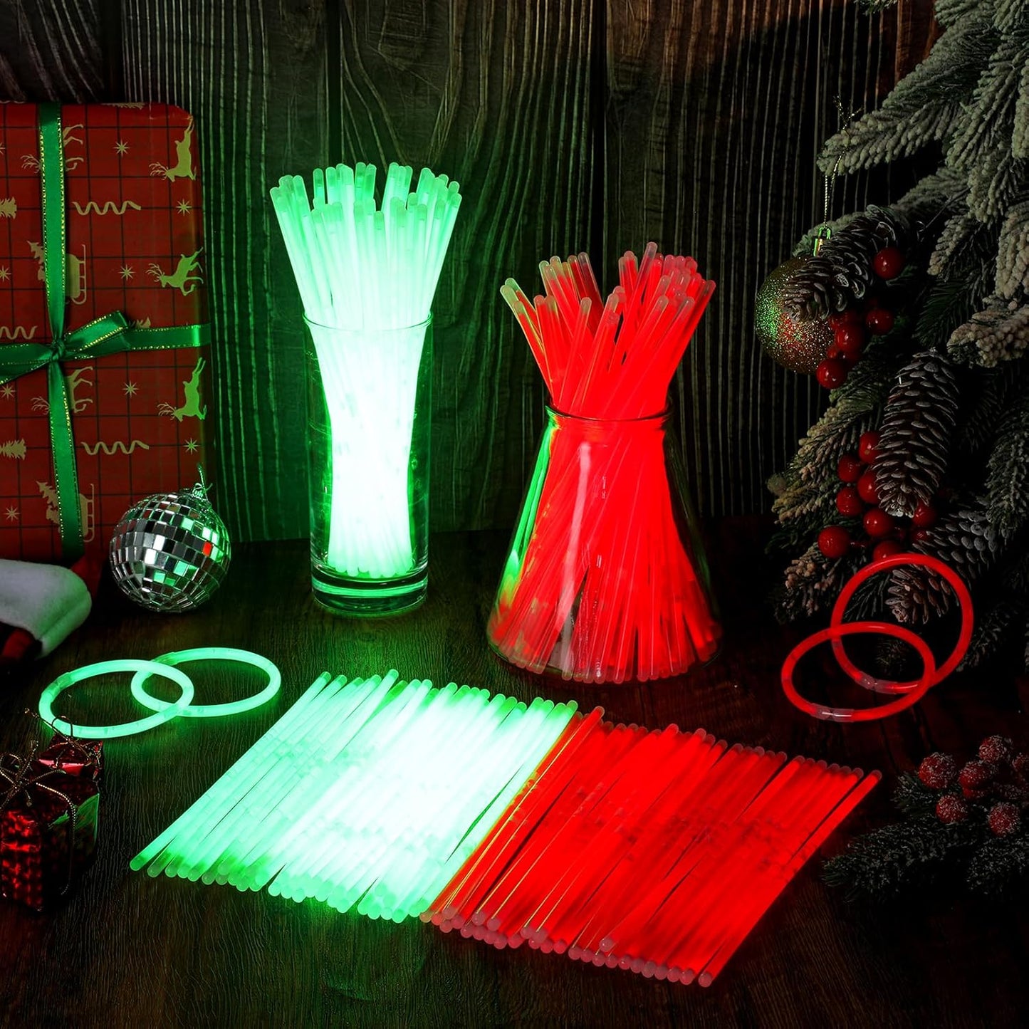 Lenwen 1000 Pcs Christmas Glow Sticks Bulk 8 Inch Glow Bracelets Glowing in the Dark Light up Sticks with Connectors for Neon Birthday Christmas Party Favors Supplies Decorations(Red, Green)