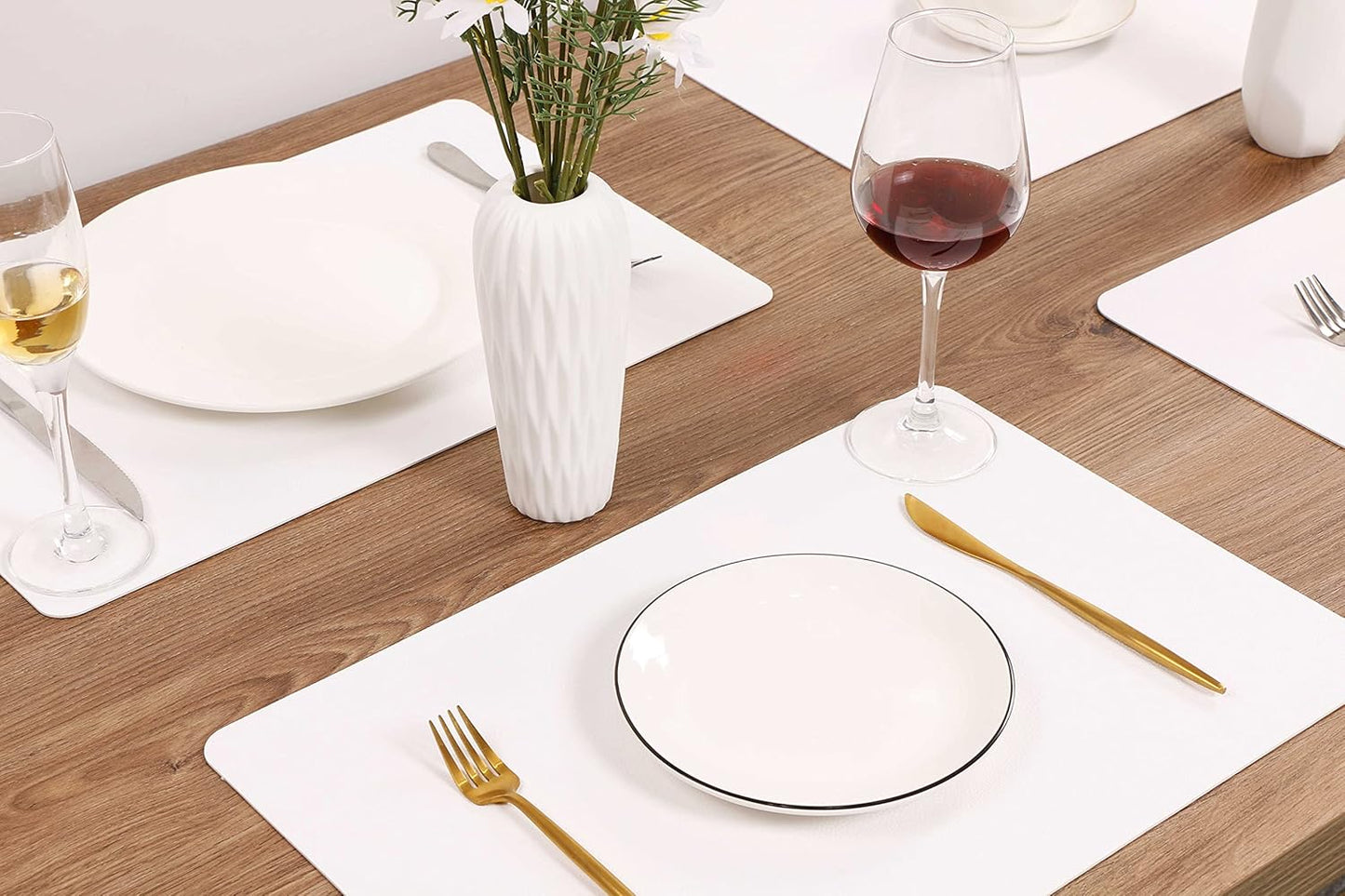 Wipeable Placemats Leather Table Mats Waterproof Heat-Resistant Easy to Clean for Dining Table Set Kitchen Table (2, White)