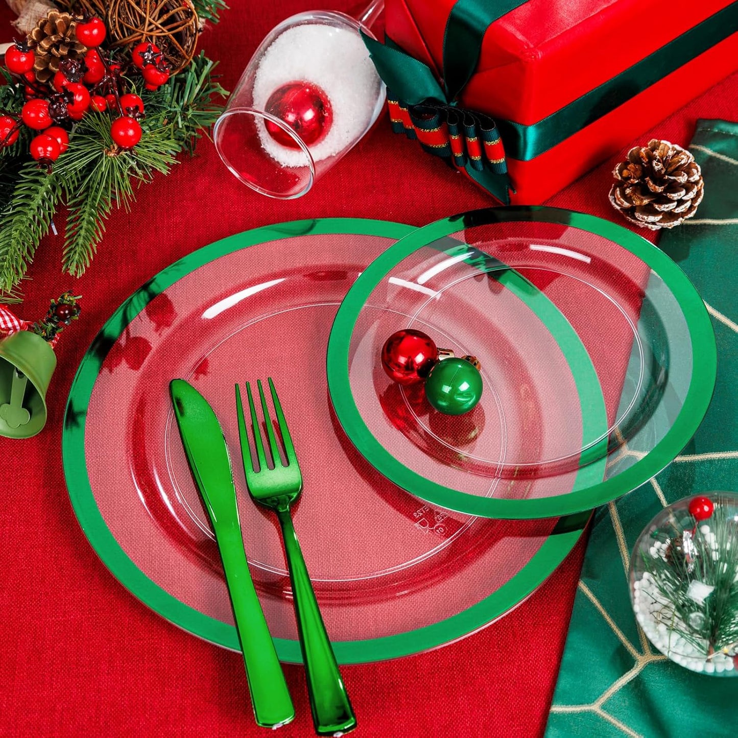 U-QE 120PCS Christmas Plates Disposable - Green Plastic Plates Disposable Heavy Duty- Holiday Plate Include 60 10” Dinner and 60 7” Dessert Platos, Perfect for Christmas, Party, Wedding