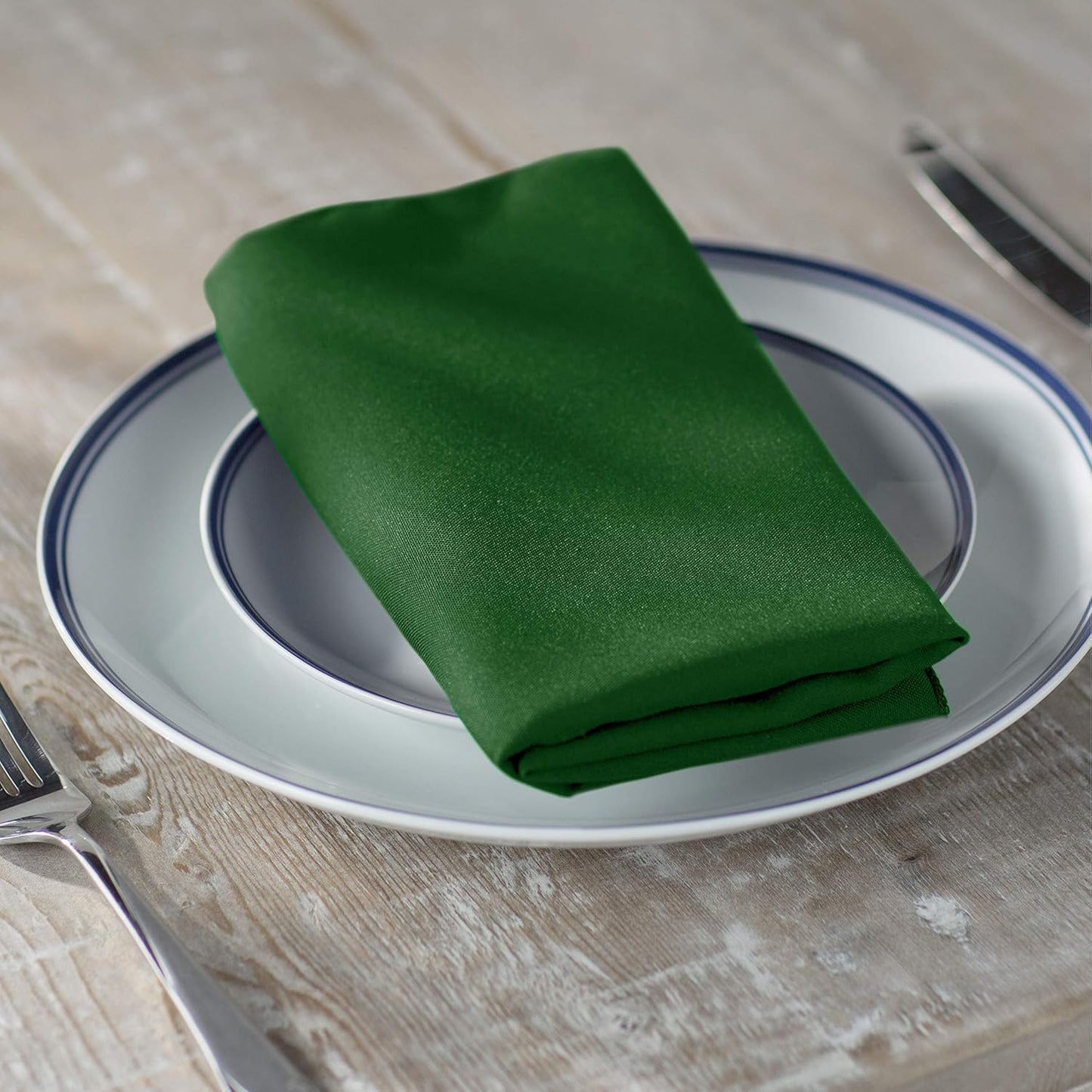 LA Linen 4-Pack Poly Blend Napkins - Soft, Washable, Stain & Wrinkle Resistant - Dinner & Party Napkins - Emerald Green - 18x18
