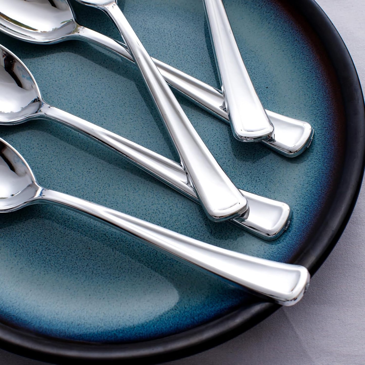 WDF 100 Pack Silver Plastic Spoons Disposable - 6.9 Inch Silver Spoons Heavy Duty Plastic Spoons, Modern Silver Disposable Spoons Perfect for Christmas Parties, Weddings