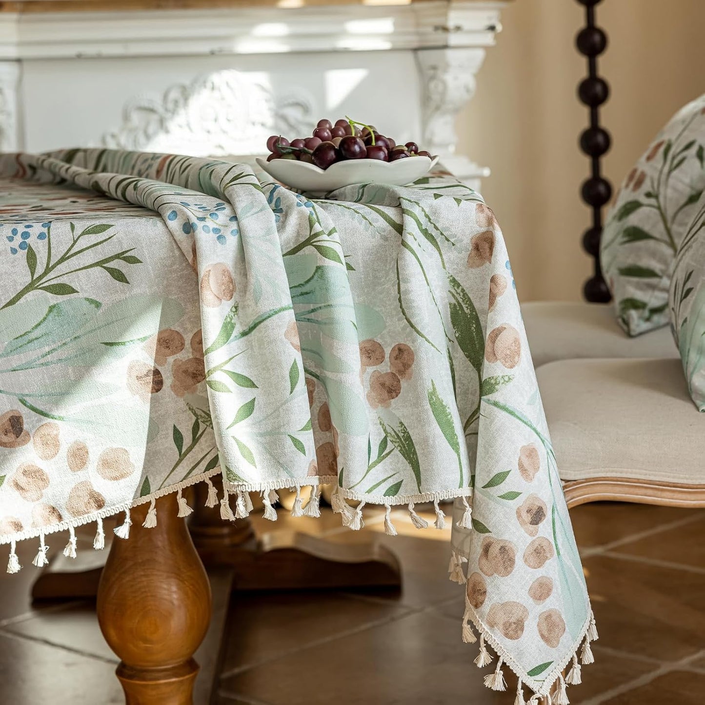 ENJOYBRIDAL Floral Tablecloth - 60 x 84 Inch - Rectangle Rustic Table Cloth Camping Vintage Dining Picnic Table Cover 6-8 Seats Cute Flower Kitchen Polyester Furniture Protector