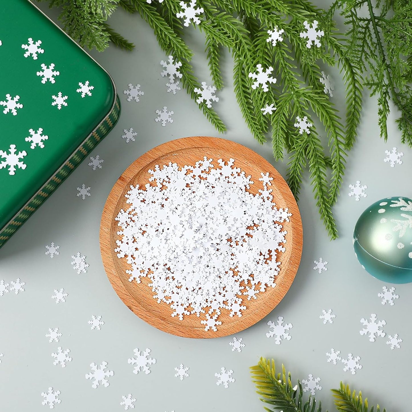 MARFOREVER White Snowflakes Glitter Confetti Table Decorations, Christmas Snowflake Scatter Confetti Winter Sequins Sprinkles for Christmas Winter Wonderland Xmas Party Wedding Decor DIY Craft
