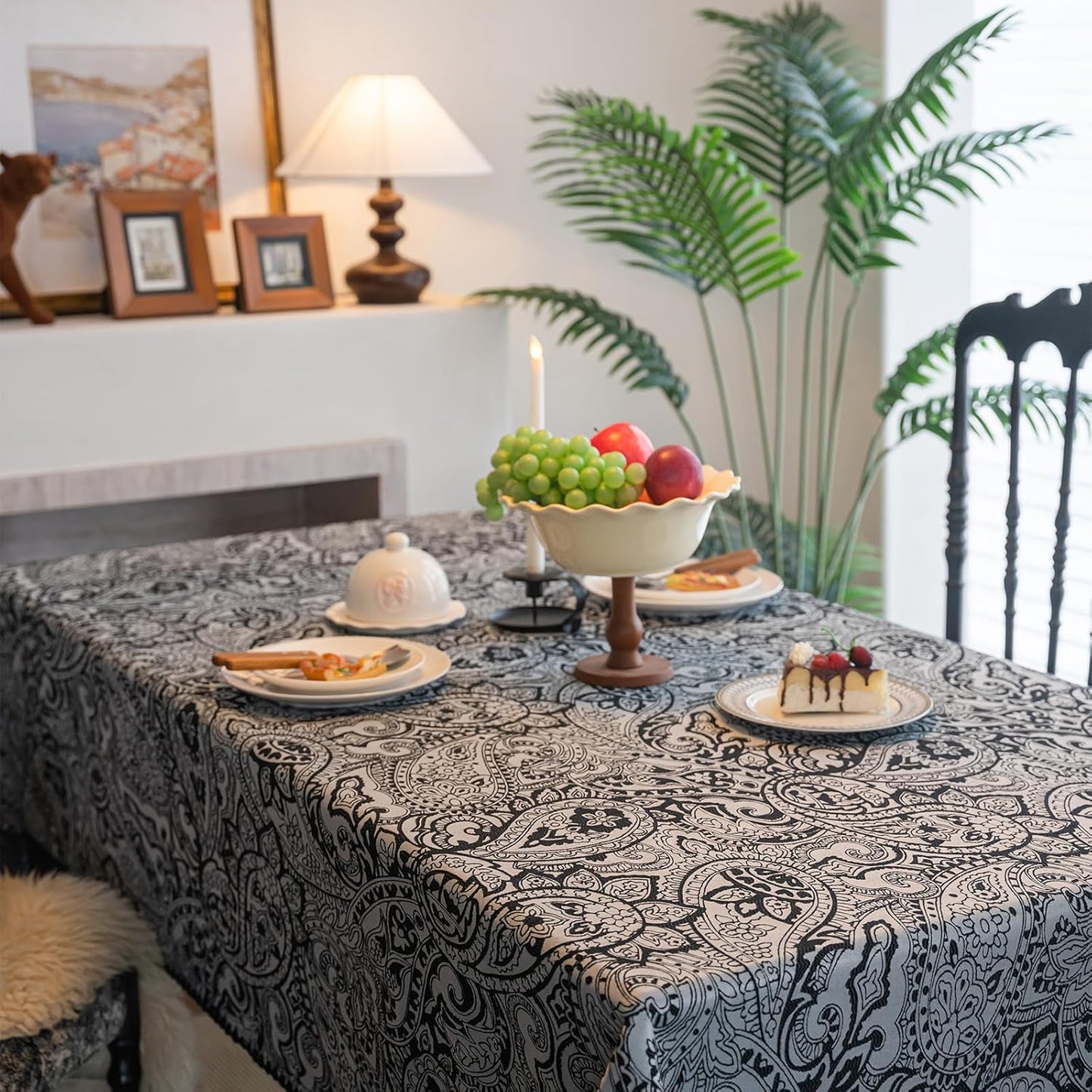 ENJOYBRIDAL Black Paisley Tablecloth - 60 x 120 Inch - Waterproof Vintage Table Cloth Rectangle Farmhouse Jacquard Dining Table Cover 10-12 Seats Picnic Patterns Camping Washable Furniture Protector