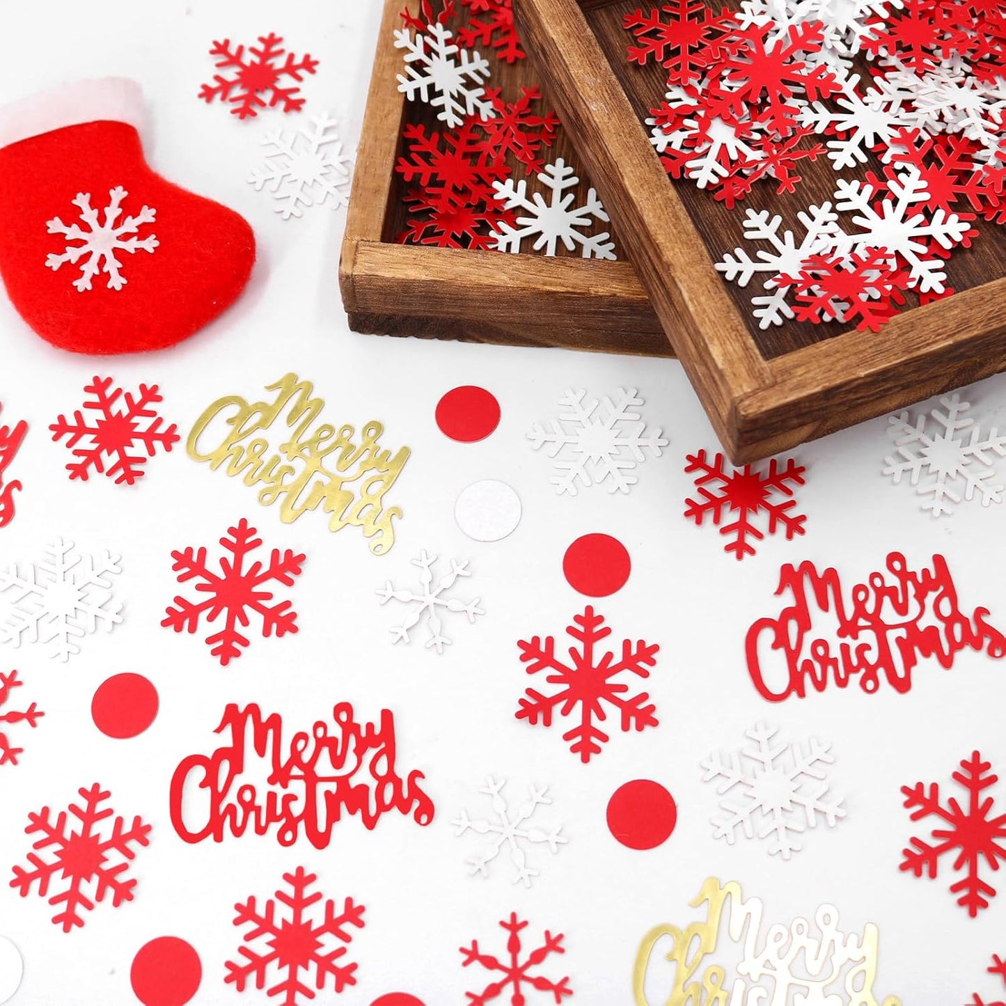 200pcs Christmas Confetti for Tables, Red and Gold Snowflake Confetti with Merry Christmas Table Scatter for Winter Holiday Xmas Festival Party Decorations.