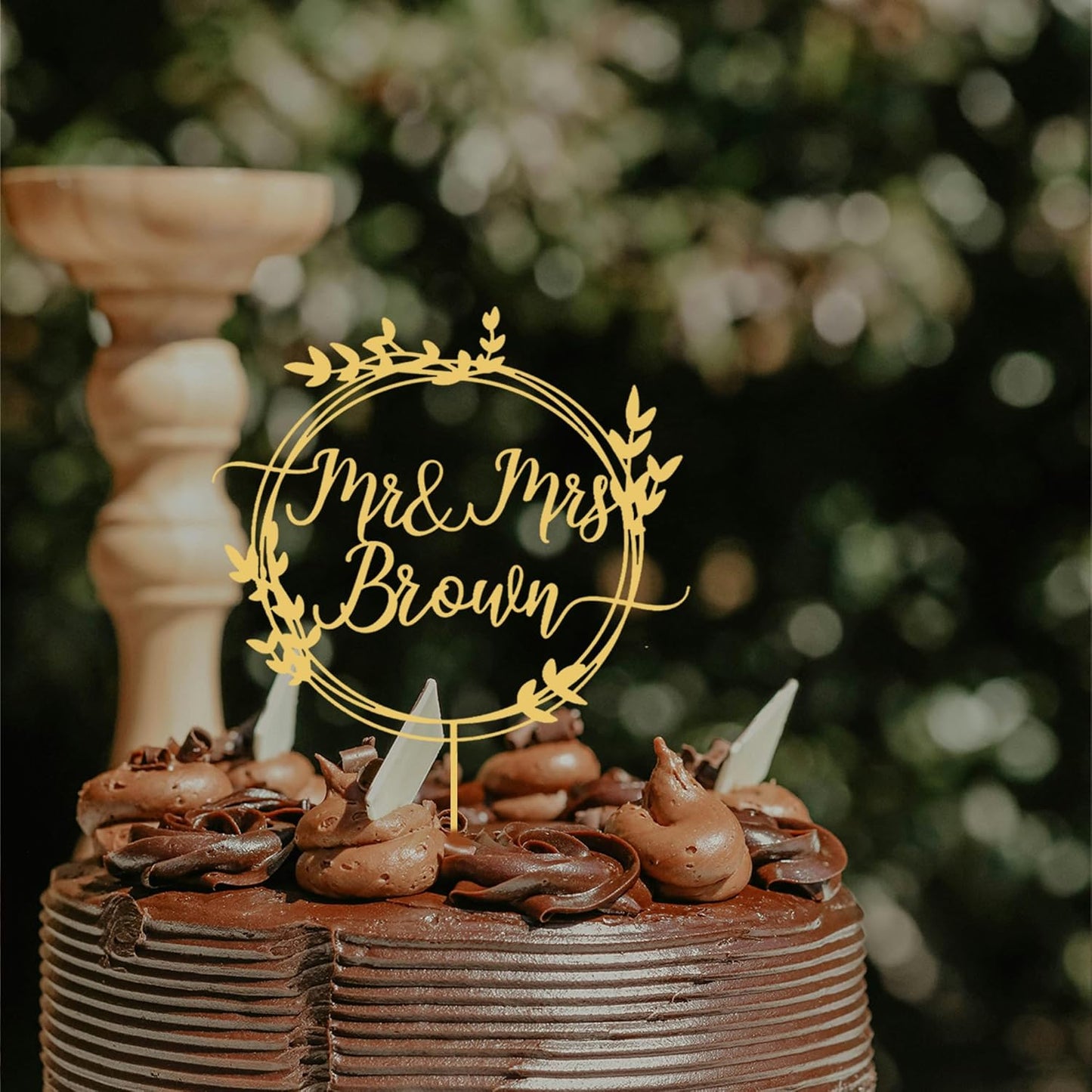 Elegant Customizable Wedding Cake Topper with Wreath and Heart, Decorating the Perfect Wedding Cake