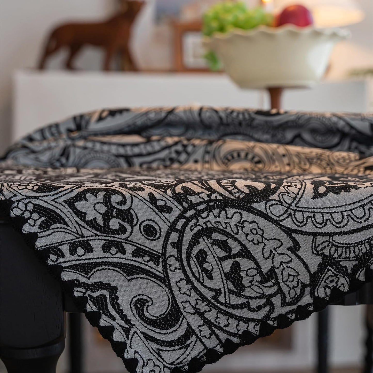 ENJOYBRIDAL Black Paisley Tablecloth - 60 x 102 Inch - Waterproof Vintage Table Cloth Rectangle Farmhouse Jacquard Dining Table Cover 8-10 Seats Picnic Patterns Camping Washable Furniture Protector