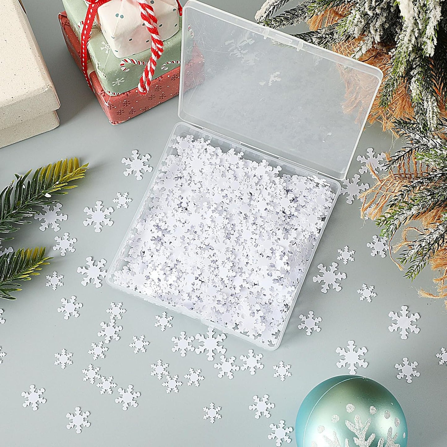 MARFOREVER White Snowflakes Glitter Confetti Table Decorations, Christmas Snowflake Scatter Confetti Winter Sequins Sprinkles for Christmas Winter Wonderland Xmas Party Wedding Decor DIY Craft