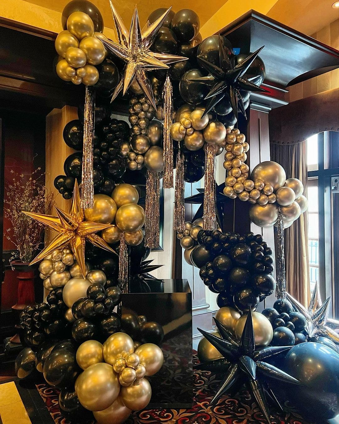 Black and Gold Balloon Arch Kit, 140Pcs Explosion Star Black and Metallic Gold Balloons 22 18 12 10 5 Inch Different Size Balloons for Birthday Anniversary Graduation New Year Decorations