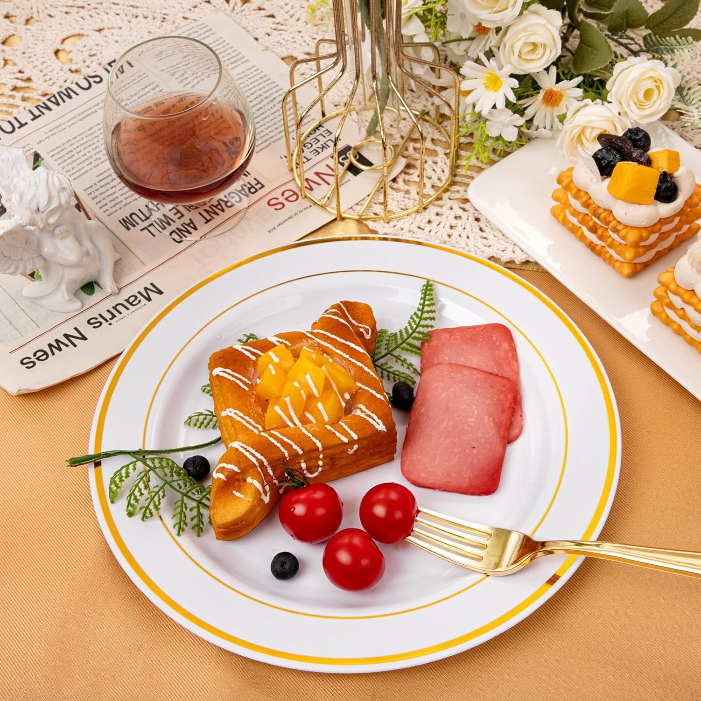 bUCLA 100Pieces Gold Plastic Dinner Plates - 10.25inch White and Gold Plates Disposable for Party - Ideal for Wedding, Thanksgiving & Daily Use