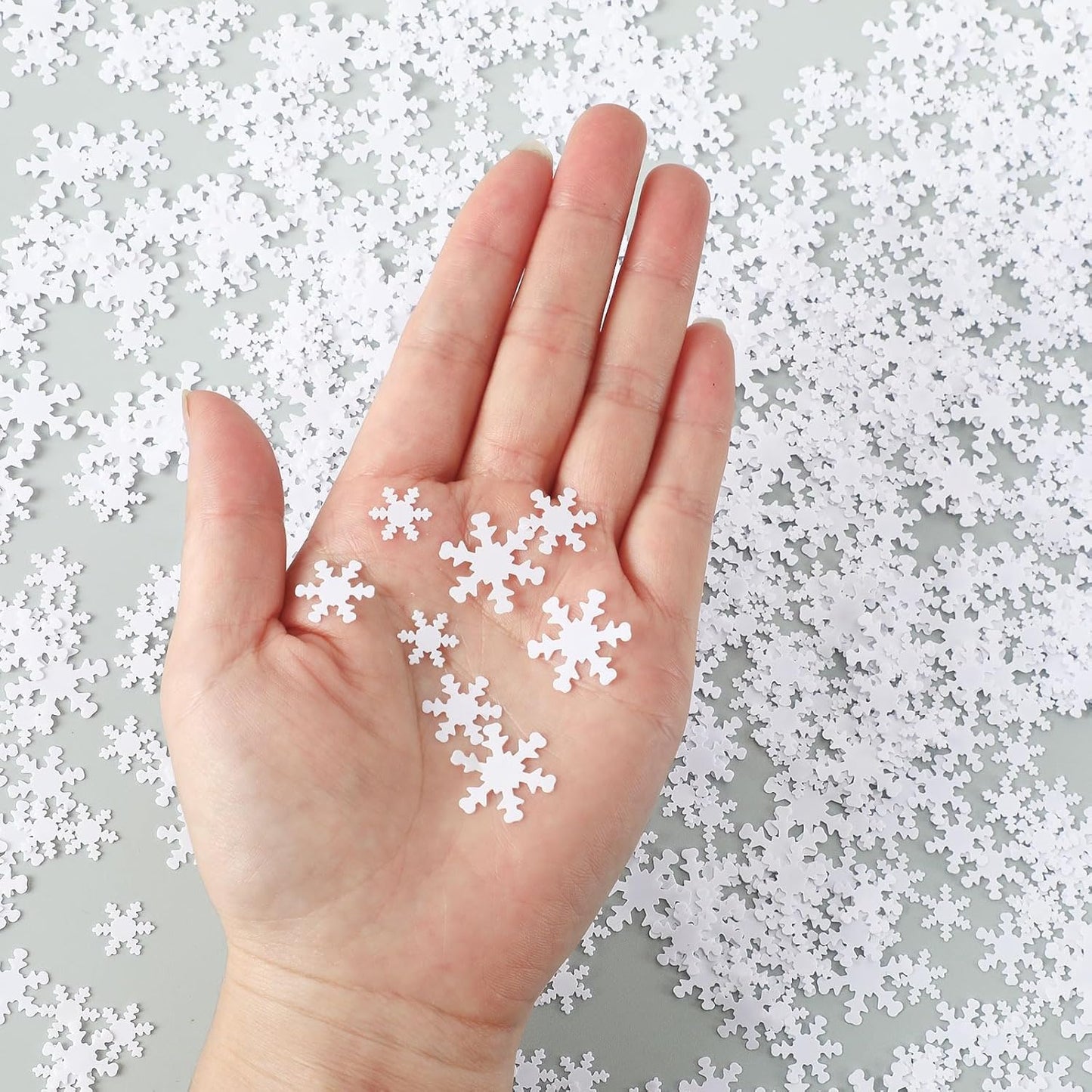 MARFOREVER White Snowflakes Glitter Confetti Table Decorations, Christmas Snowflake Scatter Confetti Winter Sequins Sprinkles for Christmas Winter Wonderland Xmas Party Wedding Decor DIY Craft
