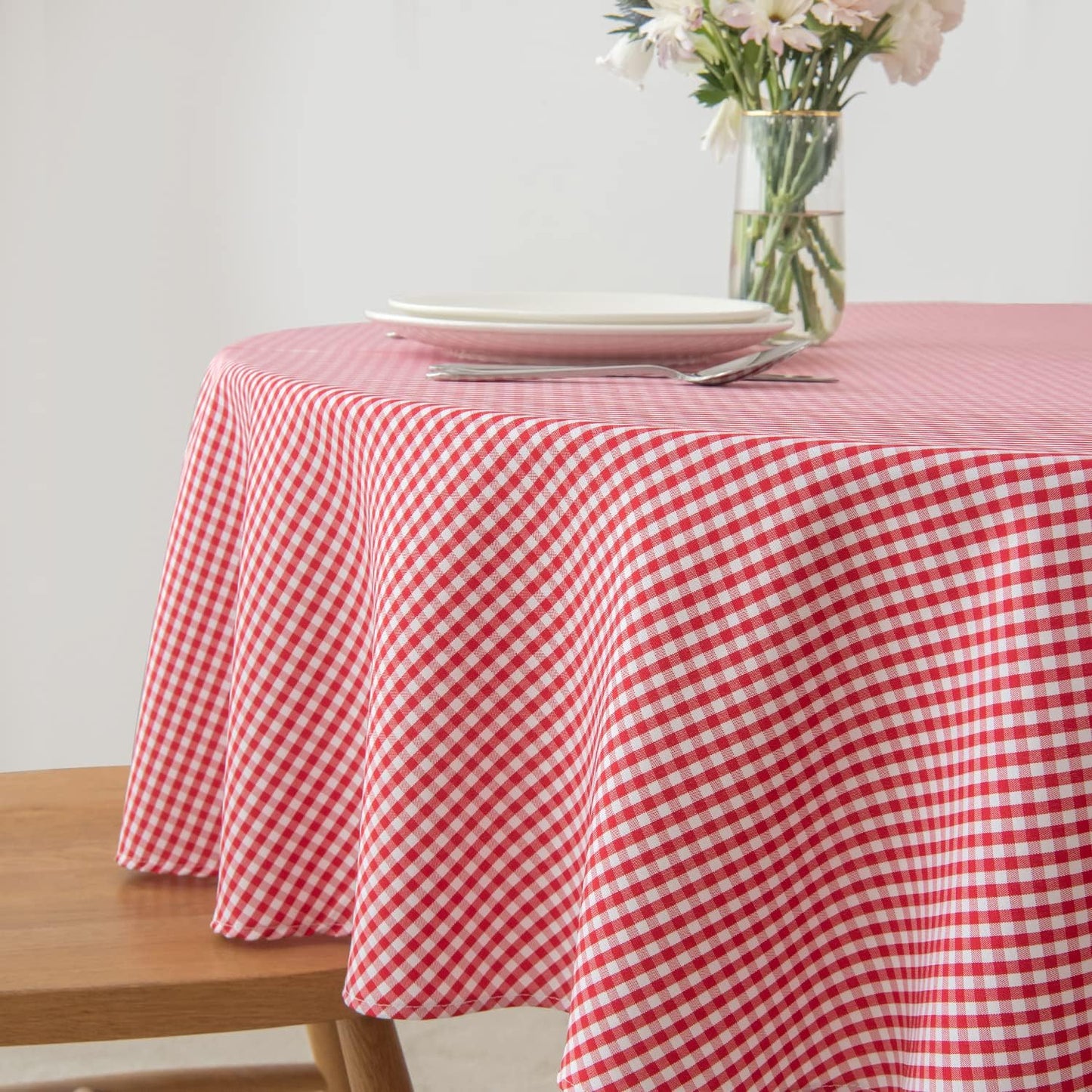 maxmill Round Checkered Tablecloth Spillproof Wrinkle Free Heavy Weight Gingham Table Cloth for Circular Table Cover Buffalo Plaid for Buffet Banquet Christmas Party Holiday Dinner 70 Inch Red White