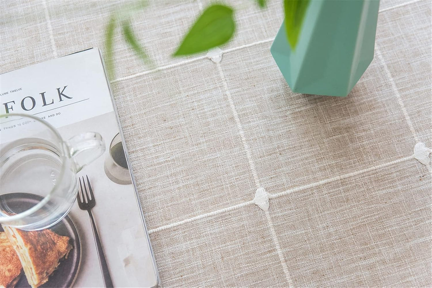 Cotton Linen Round Tablecloth, Tassel Stitching Table Cloth, Wrinkle Free Farmhouse Table Cover for Kitchen Dining, Party, Holiday (Round - 60'', 2-4 Seats, Plaid Beige)