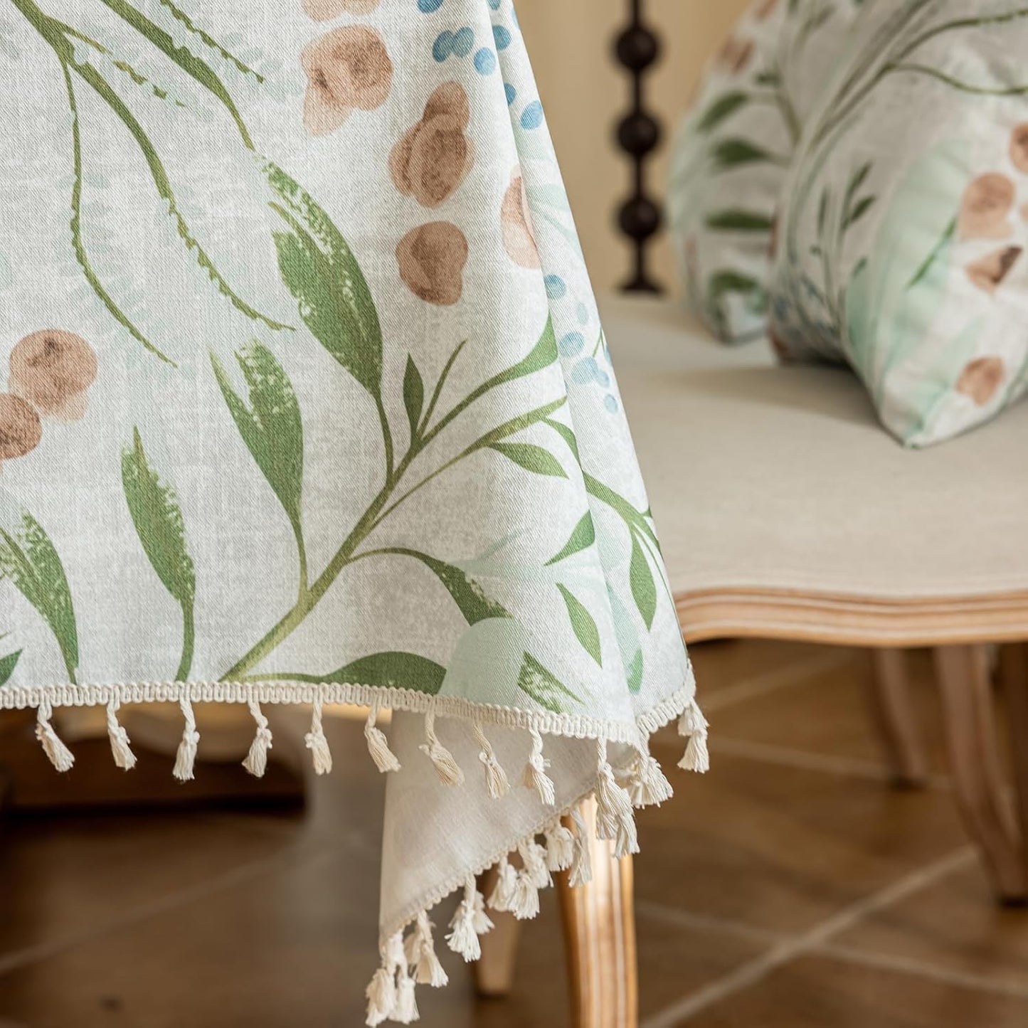 ENJOYBRIDAL Floral Tablecloth - 60 x 120 Inch - Rectangle Rustic Table Cloth Camping Vintage Dining Picnic Table Cover 10-12 Seats Cute Flower Kitchen Polyester Furniture Protector