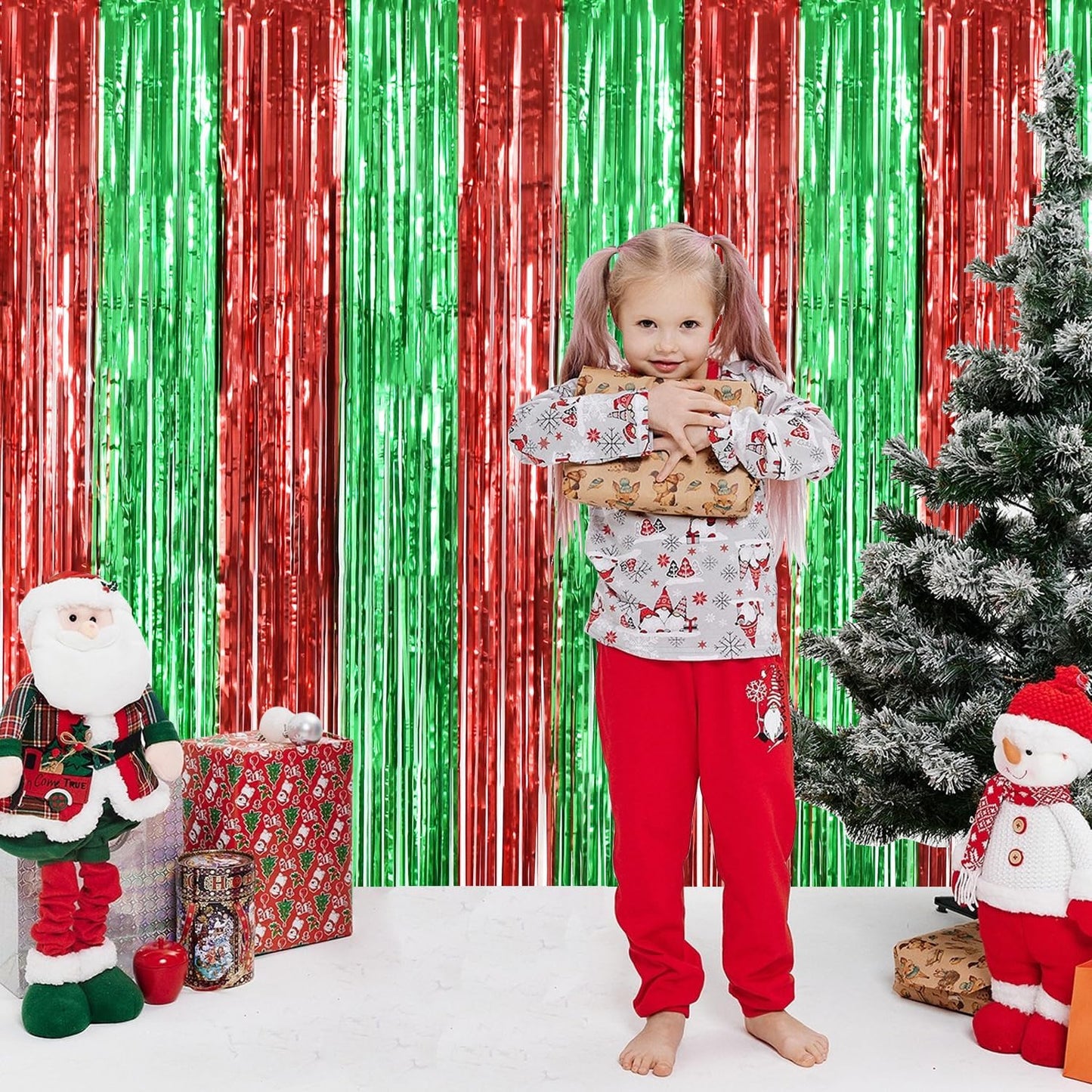 TONIFUL 3Pcs Red Green Door Streamers,Red GreenPhoto Booth Backdrop Metallic Streamers Foil Fringe Curtains for Birthday,Christmas,New Year,Bachelorette,Grad Party Streamers Decor(9.9ft x 6.6ft)