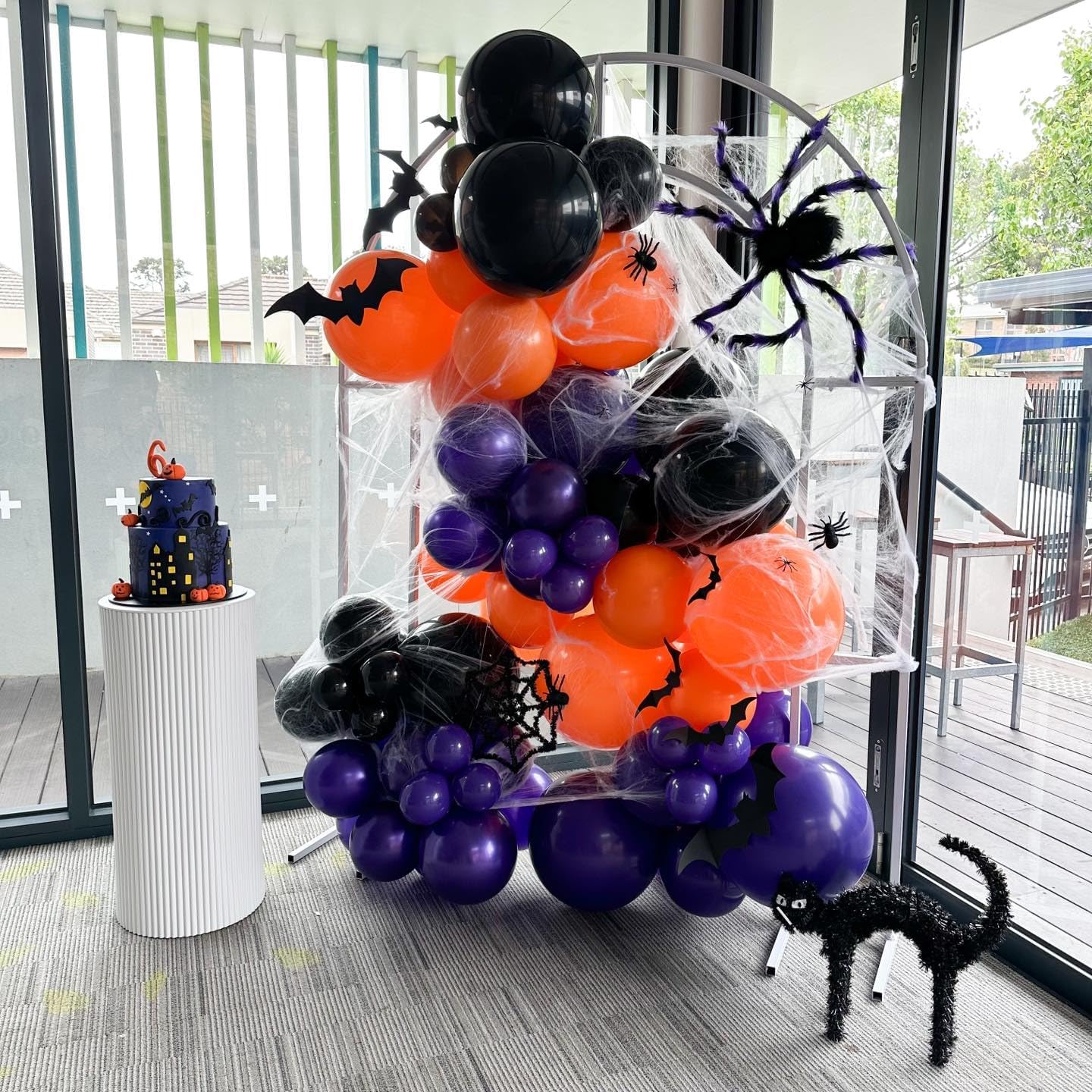 Halloween Balloon Arch Kit, 150Pcs Eye Balloons Black and Orange Purple Balloons Garland Kit with Confetti Balloons for Halloween Day Haunted House Theme Party Decorations Supplies