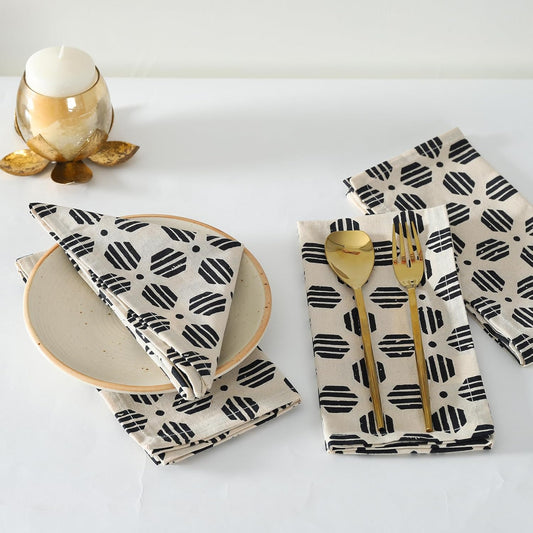 TARAN LIVING Cotton Cloth Napkins Reusable Fall Dinner Christmas Napkin Set Machine Washable Dish Cloth for New Year Gift, Home Decor - Black & Off White, 18"x18" - Set of 4