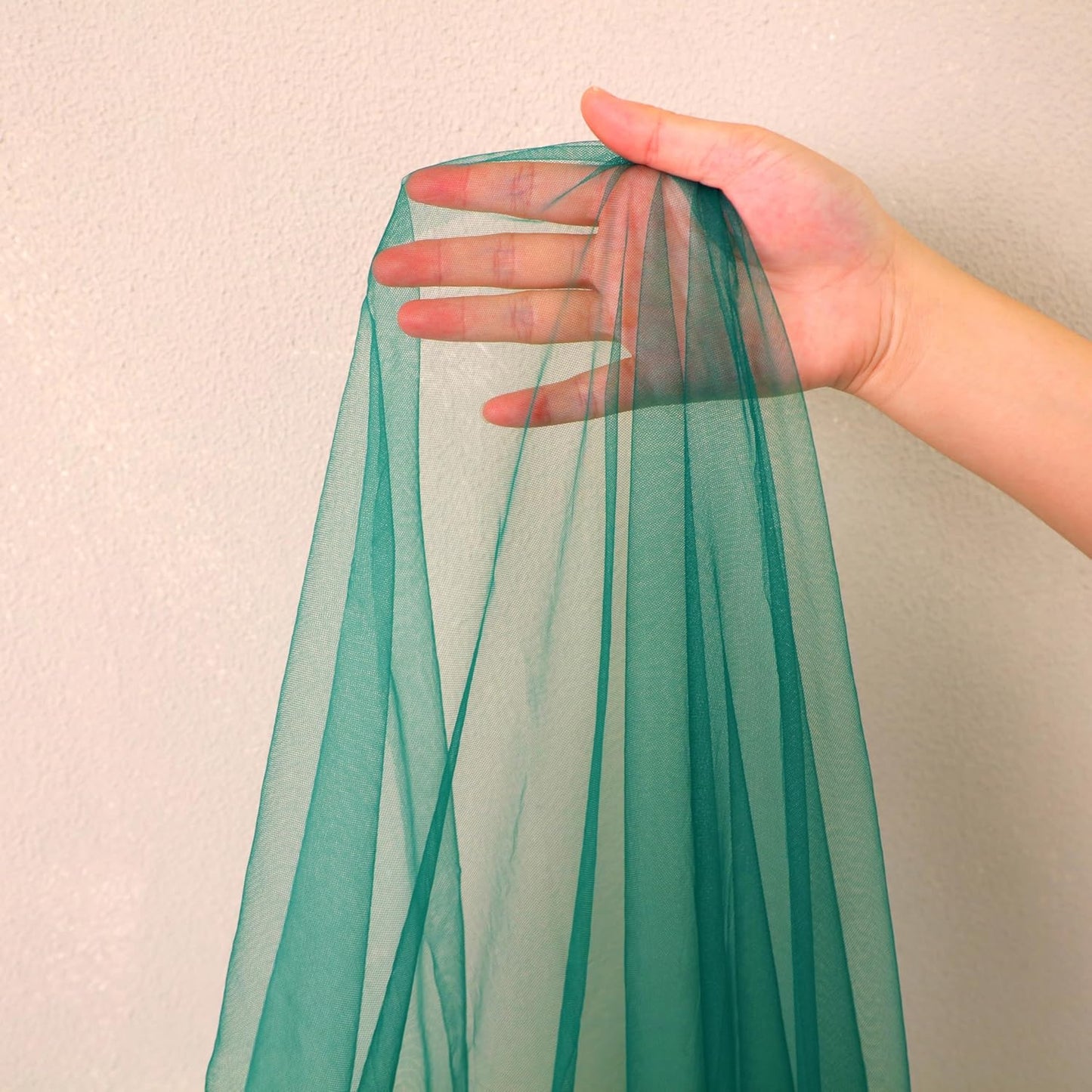Snowkingdom Emerald Green Table Runner, 10FT Sheer Tulle Cheesecloth Gauze Runner 120 Inch, Rustic Vintage Bohemian Table Decor for Wedding Baby Shower Birthday Christmas Party Holiday