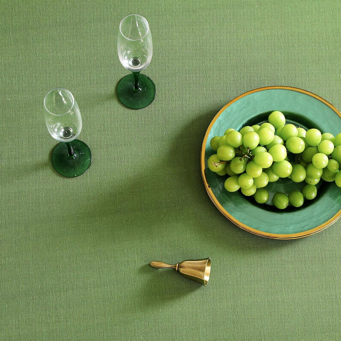 ISAENNE Green Tablecloth for Round Tables,Linen Table Cloth Solid Color Plain Simplicity,Heavy Durable Table Cover for Dining Kitchen Decor Party Banquet, Diameter 67"