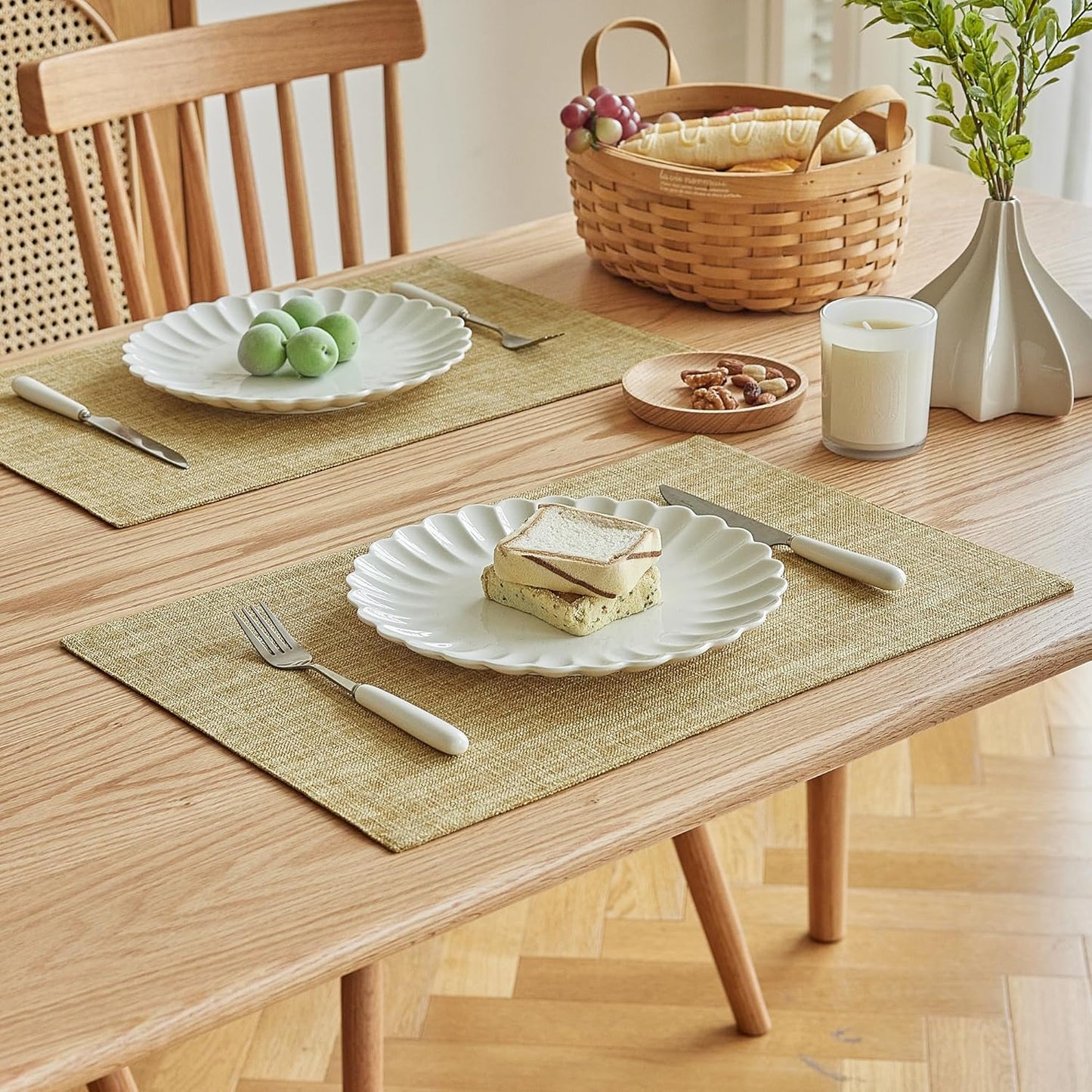 Softalker Faux Linen Placemats Set of 8-12 x 18 Inch, Heat Resistant Double Layered Durable Burlap Farmhouse Place Mats, Non-Slip Washable Rustic Table Mats for Dining, Kitchen, Party（Khaki