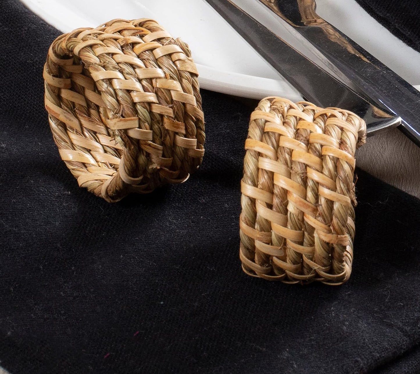 Lightnpro Natural Sea Grass Decorative Napkin Rings Set of 12, Serviette Napkin Rings Bulk for Party Decoration, Table Top Décor for Dinning Table, Everyday, Christmas, Easter Family Gatherings